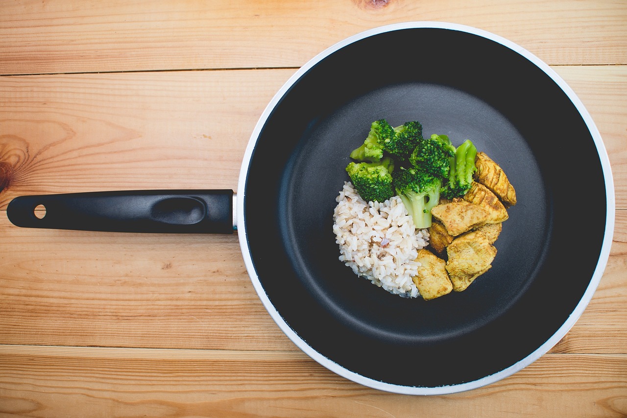 Non-stick pan with food